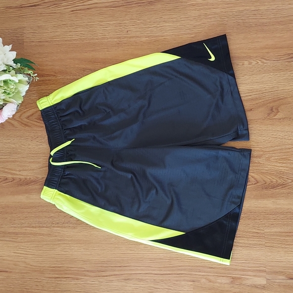 Nike Other - Nike shorts Size L